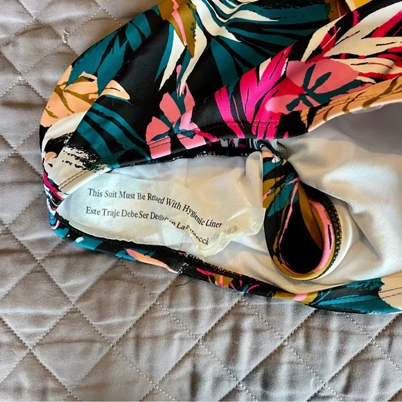 Kona Sol Twist Back Floral One Piece NWT Swimsuit - Picture 5 of 8